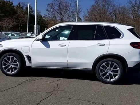 Used 2025 BMW X5 xDrive50e image 5