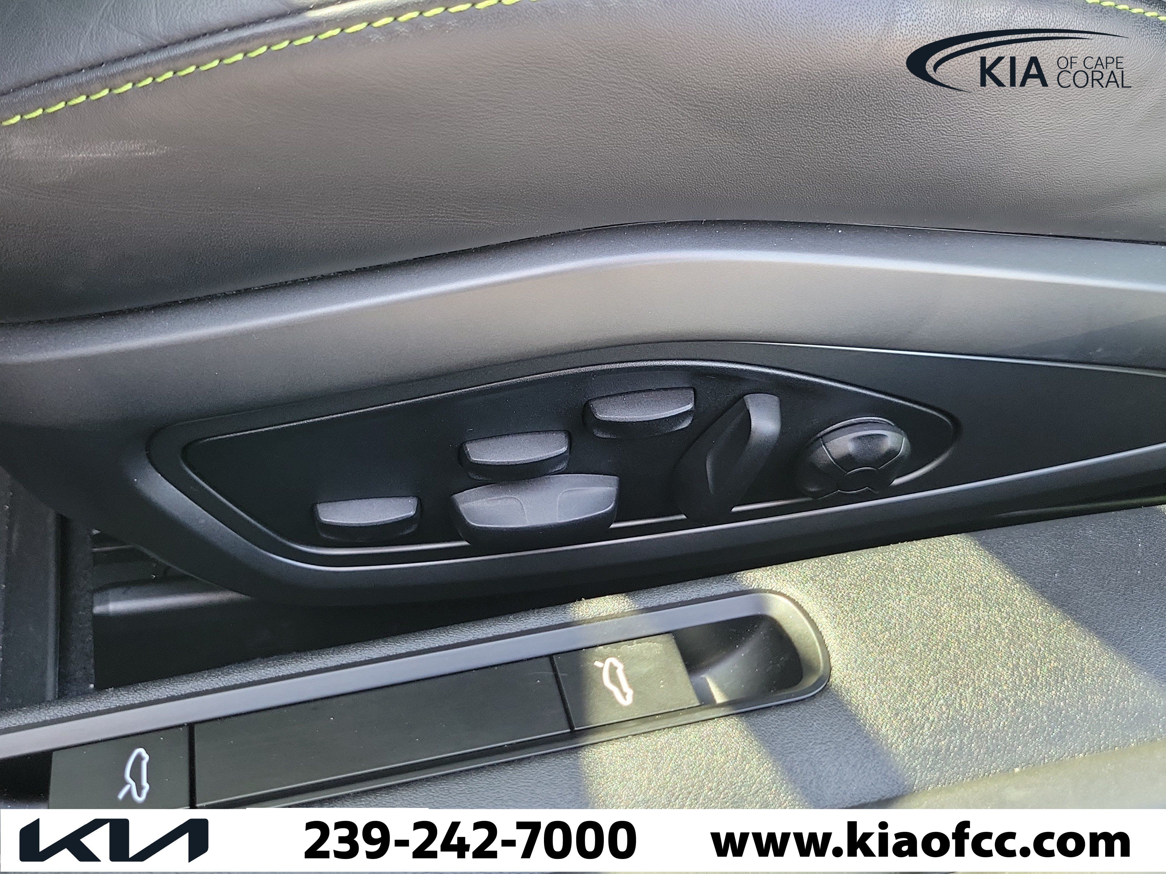 Used 2024 Porsche 911 Carrera RWD image 15