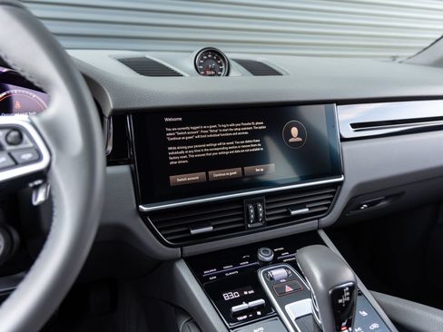 Certified 2023 Porsche Cayenne Coupe AWD/4WD image 16