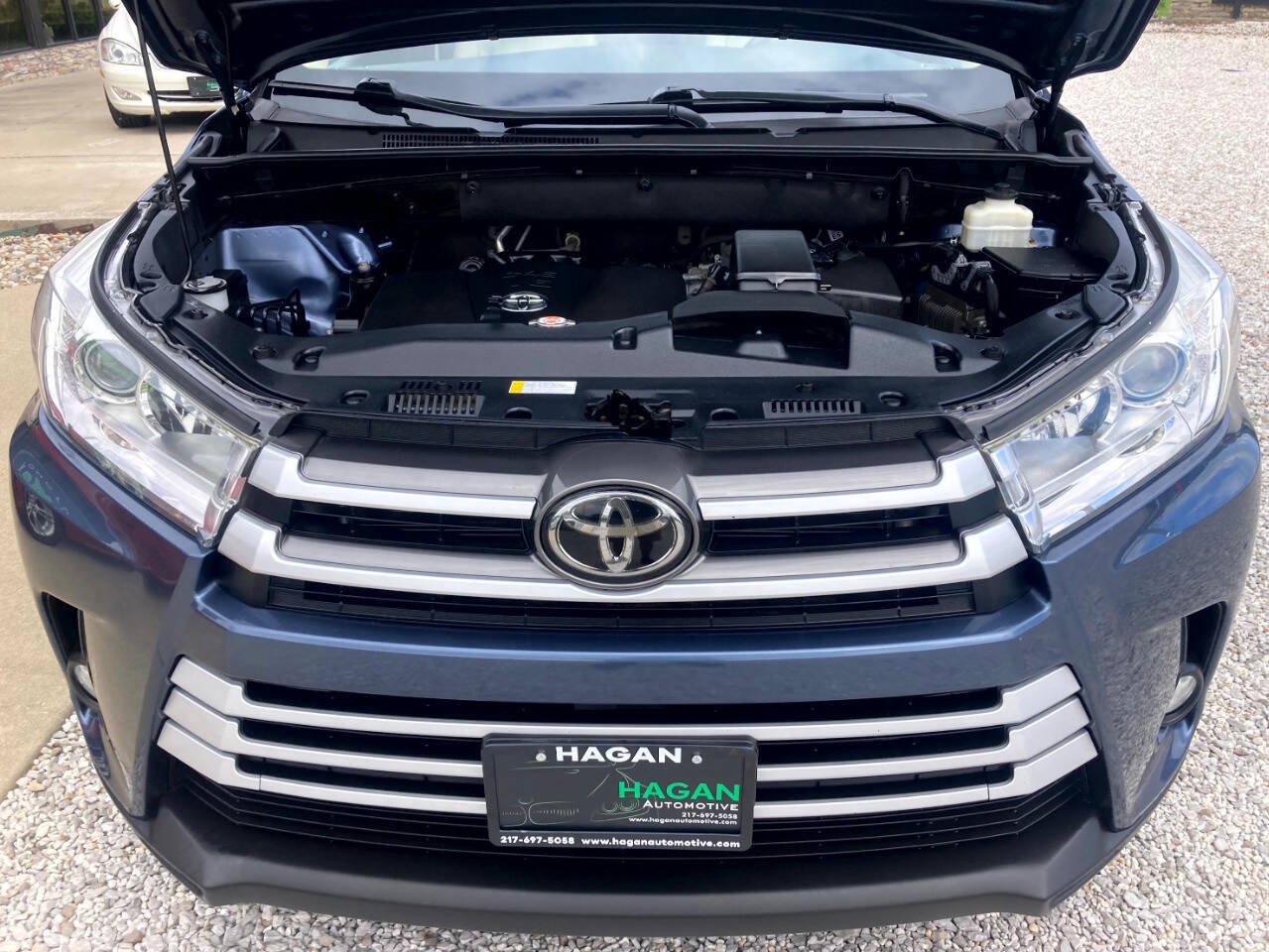 Used 2019 Toyota Highlander XLE FWD image 21