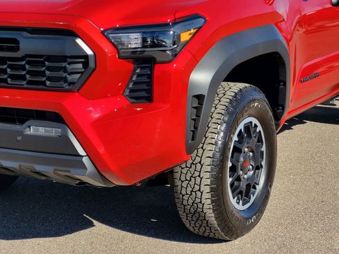 Used 2025 Toyota Tacoma TRD Off-Road w/ TRD Off Road Upgrade Package image 9