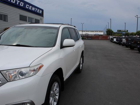 Used 2013 Toyota Highlander SE AWD/4WD image 12