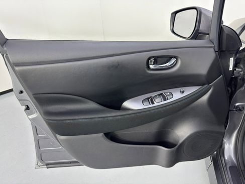 Used 2025 Nissan Leaf S image 35