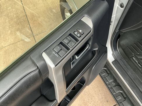 Used 2015 Toyota 4Runner SR5 image 15