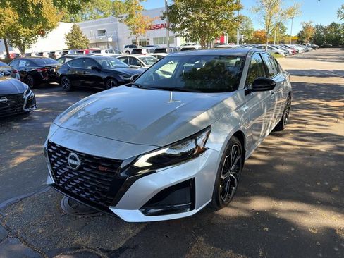 New 2025 Nissan Altima 2.5 SR image 3