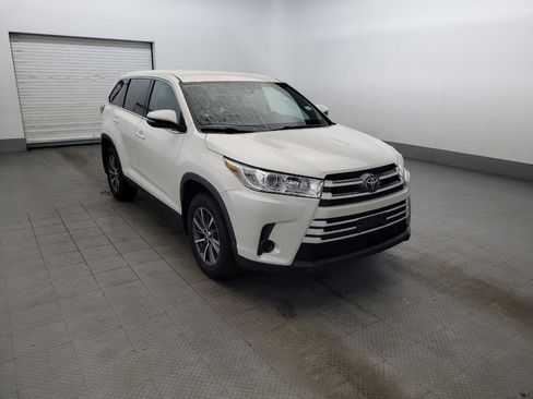 Used 2019 Toyota Highlander LE AWD/4WD image 13