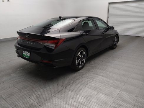 Used 2023 Hyundai Elantra SEL w/ Convenience Package image 9