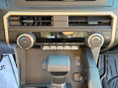 Used 2024 Toyota Tacoma SR image 23