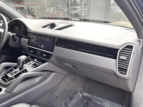 Used 2019 Porsche Cayenne image 44