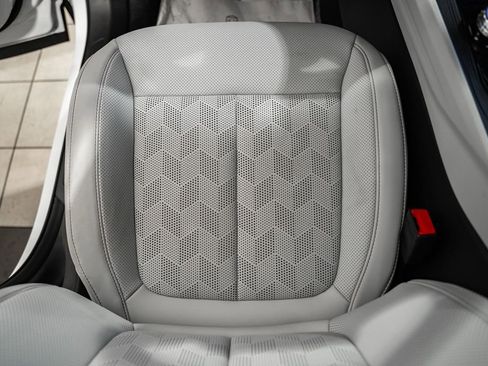 New 2026 Jeep Cherokee Overland image 32