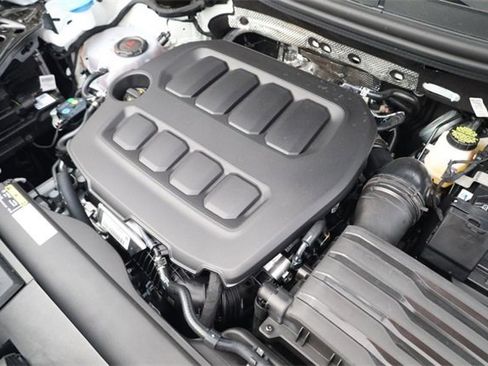 New 2025 Volkswagen Tiguan SE image 25