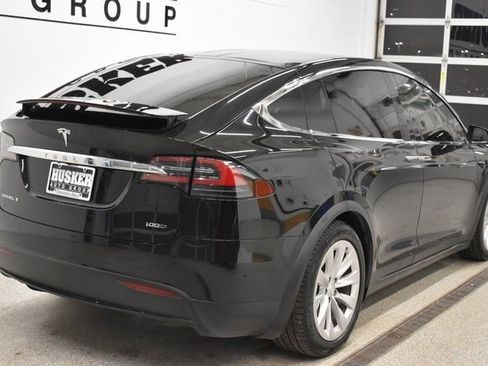 Used 2017 Tesla Model X image 4