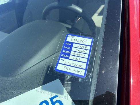 Used 2018 Hyundai Elantra SE w/ Cargo Package FWD image 11