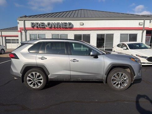 Used 2023 Toyota RAV4 XLE Premium image 12