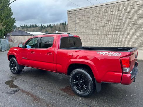 Used 2017 Toyota Tacoma TRD Sport w/ Premium & Technology Package image 7