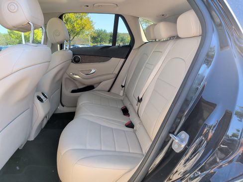 Used 2020 Mercedes-Benz GLC 300 image 36