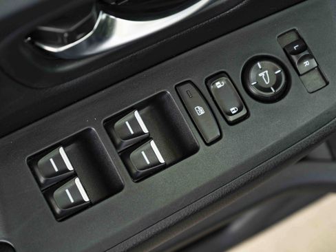 Certified 2025 Honda Pilot Touring image 38