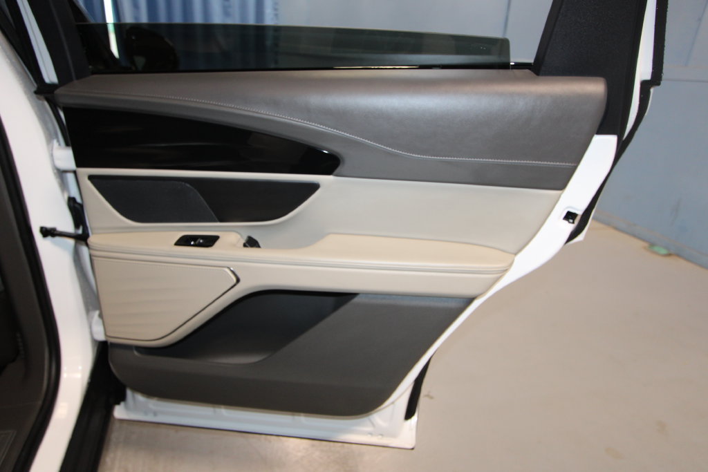 Used 2024 Lincoln Nautilus Premier AWD/4WD image 28