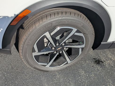 New 2026 Chevrolet Equinox EV LT image 11