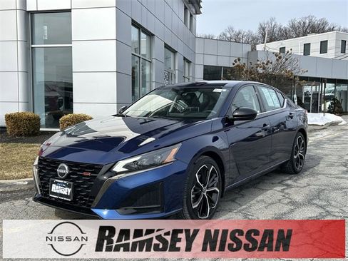 Used 2023 Nissan Altima 2.5 SR image 1