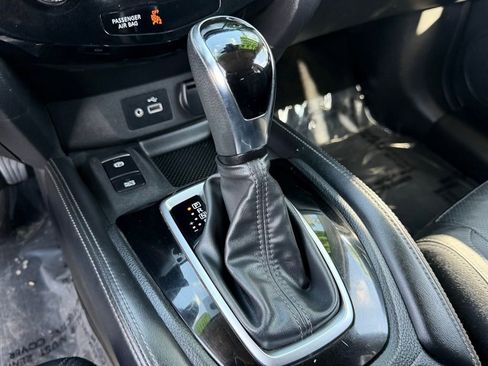 Used 2018 Nissan Rogue SL w/ Premium Package image 28