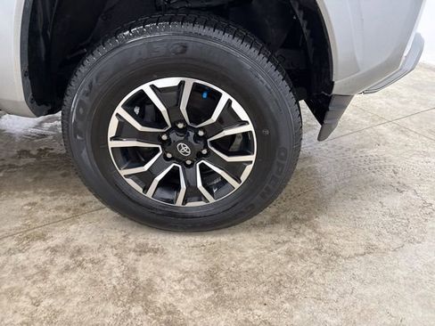 Used 2023 Toyota Tacoma TRD Sport image 12