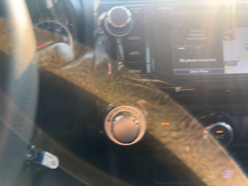 Used 2019 Toyota 4Runner TRD Off-Road AWD/4WD image 31