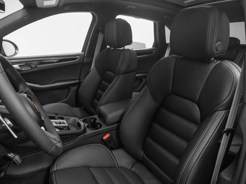 Used 2025 Porsche Macan Turbo image 5