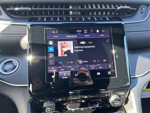 New 2025 Jeep Grand Cherokee Altitude image 9