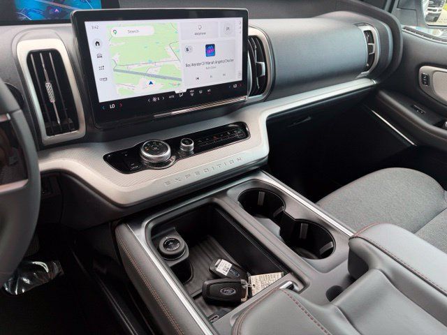 Used 2025 Ford Expedition Max Active RWD image 23