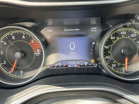 Used 2022 Jeep Cherokee Limited AWD/4WD image 12