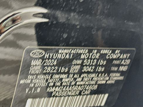 Used 2024 Hyundai Ioniq 6 SE RWD image 12
