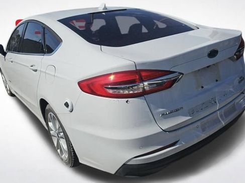 Used 2019 Ford Fusion SE FWD image 3