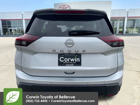 Used 2025 Nissan Rogue SV FWD image 4