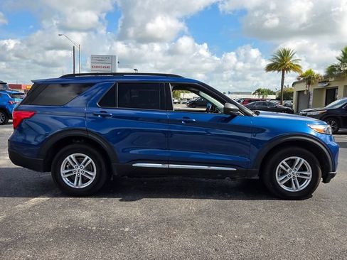 Used 2022 Ford Explorer XLT w/ Equipment Group 202A AWD/4WD image 8