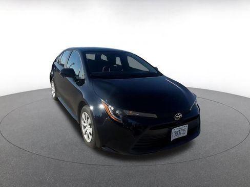 Used 2025 Toyota Corolla LE image 3