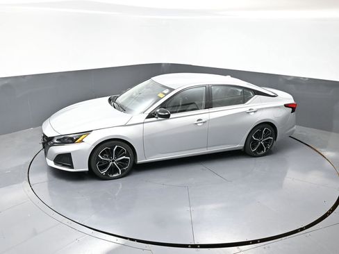 Used 2024 Nissan Altima 2.5 SR image 19