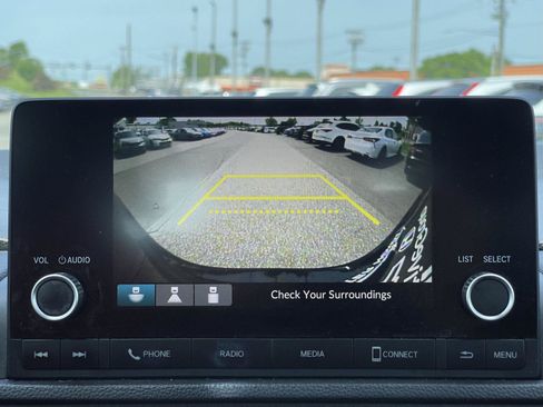 Used 2023 Honda CR-V LX image 10