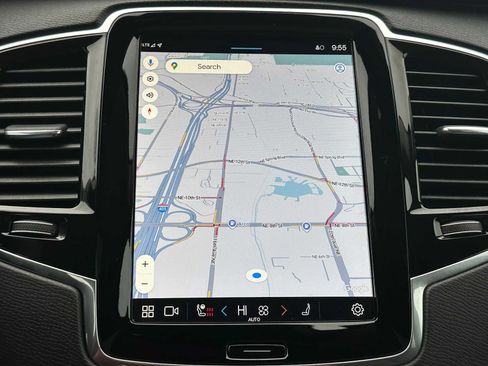 Certified 2025 Volvo XC90 B6 Plus image 27