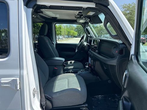 Used 2024 Jeep Wrangler Unlimited Rubicon image 33