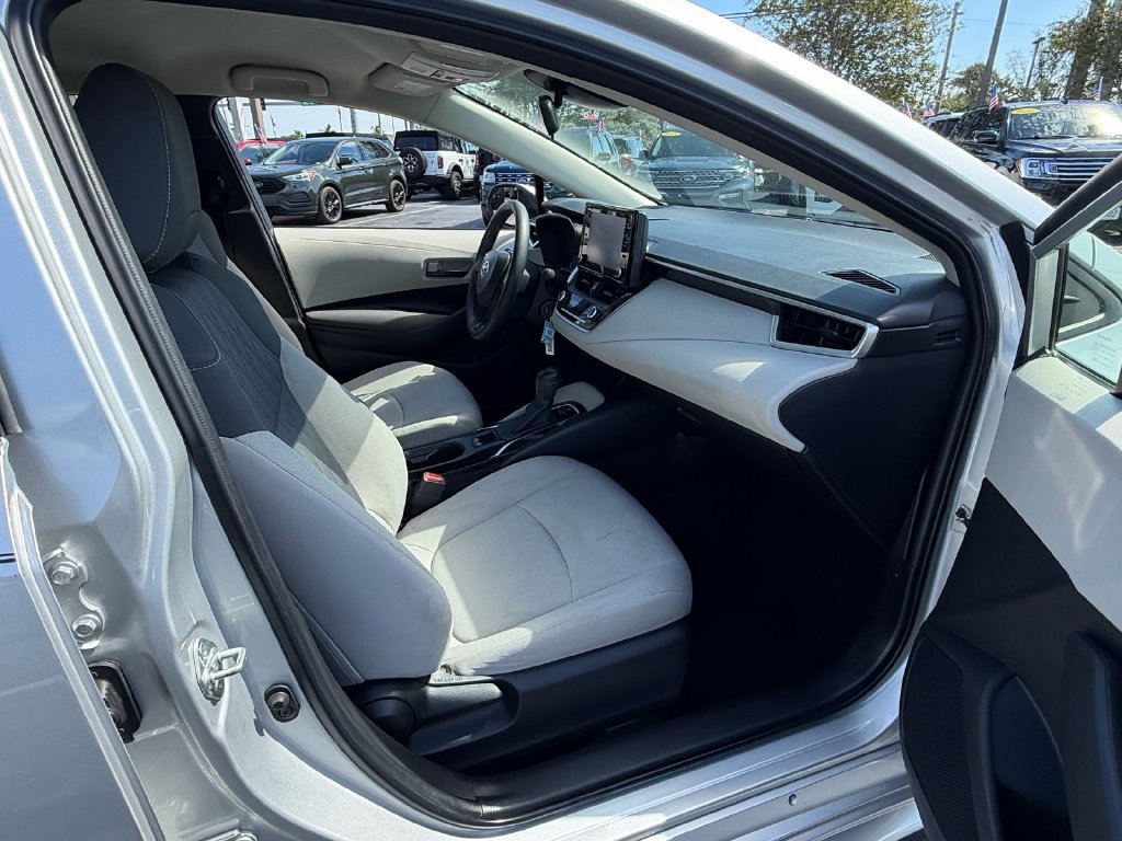 Used 2022 Toyota Corolla LE FWD image 16