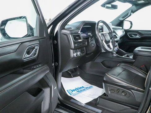 Used 2022 GMC Yukon SLT w/ SLT Premium Package RWD image 3