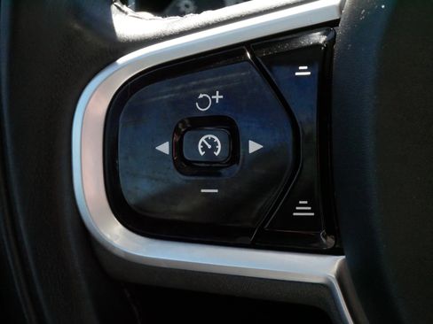 Used 2019 Volvo S60 T6 Momentum w/ Premium Package image 24