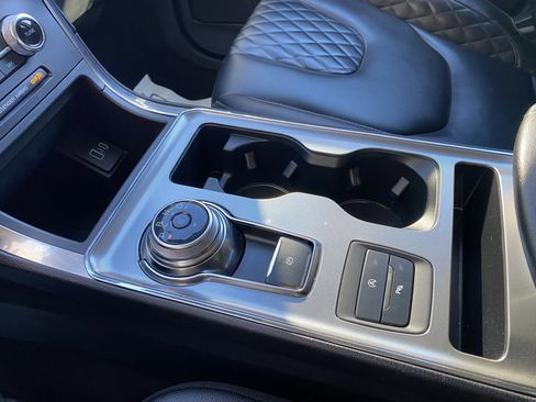 Used 2024 Ford Edge Titanium image 29