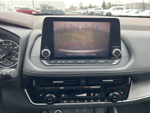 Used 2023 Nissan Rogue SV w/ SV Premium Package image 9