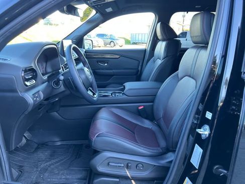 Certified 2025 Honda Pilot Black Edition image 18