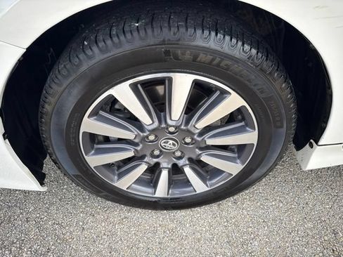 Used 2019 Toyota Sienna Limited Premium FWD image 30