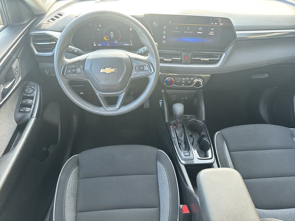 Used 2025 Chevrolet TrailBlazer LT FWD image 22