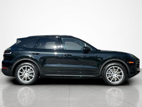 Used 2025 Porsche Cayenne AWD/4WD image 6