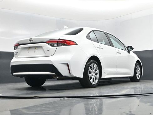 Used 2022 Toyota Corolla LE image 14